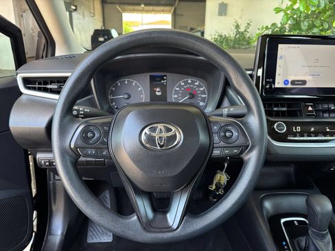 Used 2025 Toyota Corolla LE FWD image 27