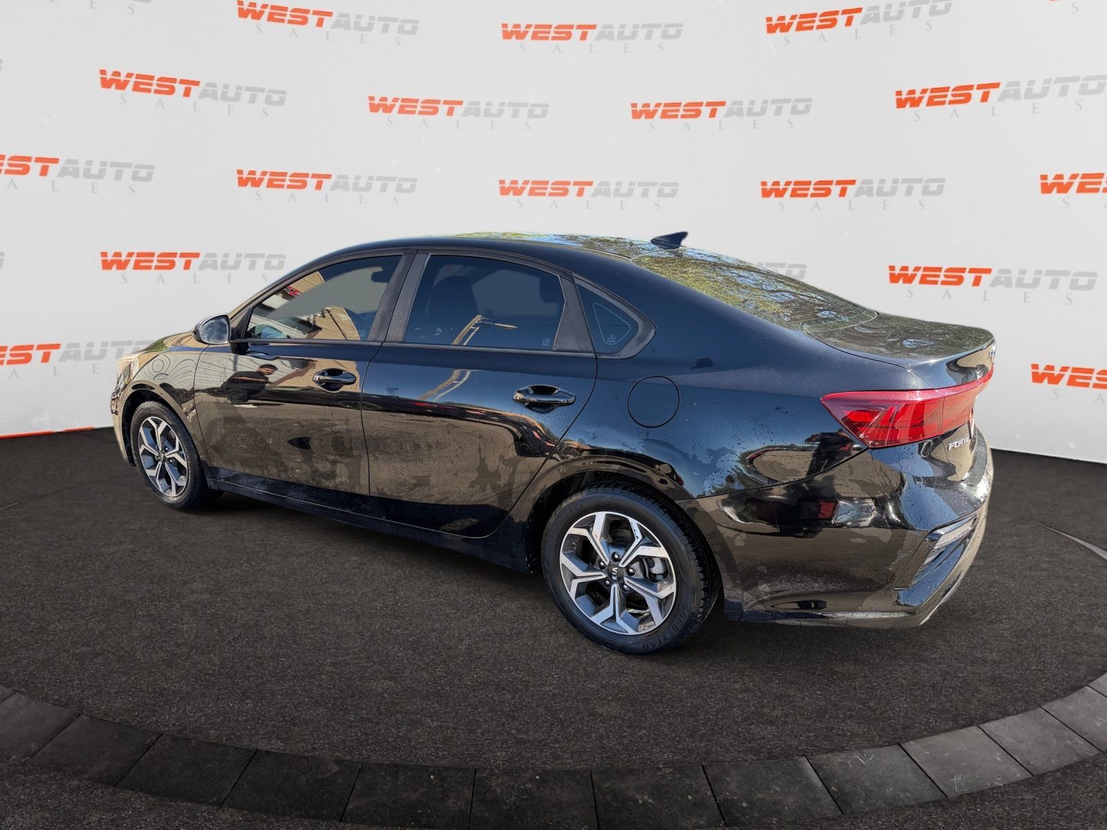 Used 2019 Kia Forte LXS FWD image 3
