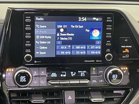 Used 2020 Toyota Highlander XLE image 29