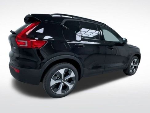 New 2026 Volvo XC40 B5 Core w/ Protection Package Premier image 23