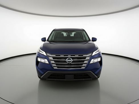 Used 2025 Nissan Rogue SV image 2