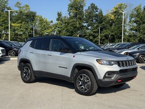 Used 2024 Jeep Compass Trailhawk image 1