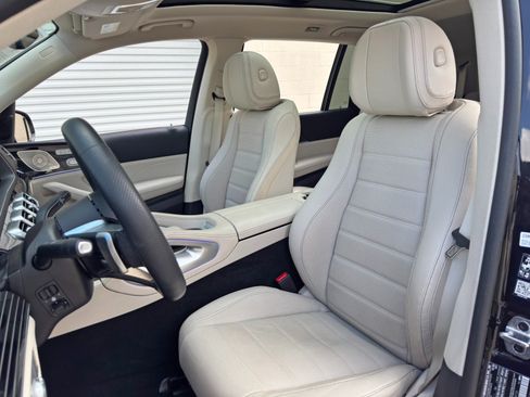 Used 2024 Mercedes-Benz GLS 580 4MATIC image 44