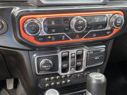 Used 2019 Jeep Wrangler Unlimited Sahara w/ Uconnect 4C Nav & Sound Group image 30