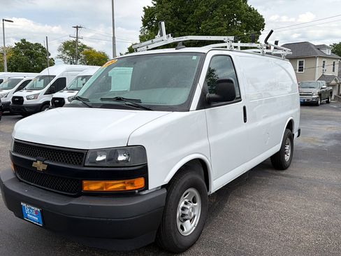 Used 2020 Chevrolet Express 3500 w/ Driver Convenience Package RWD image 3