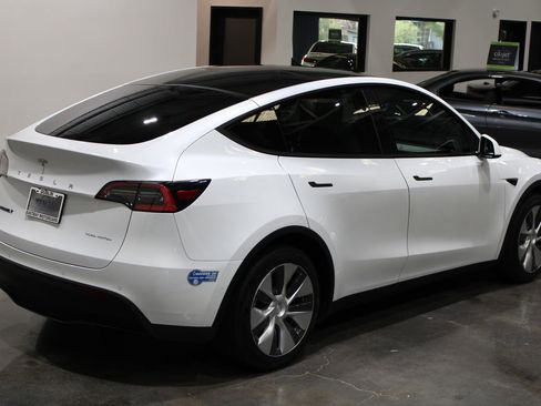 Used 2021 Tesla Model Y Long Range image 12