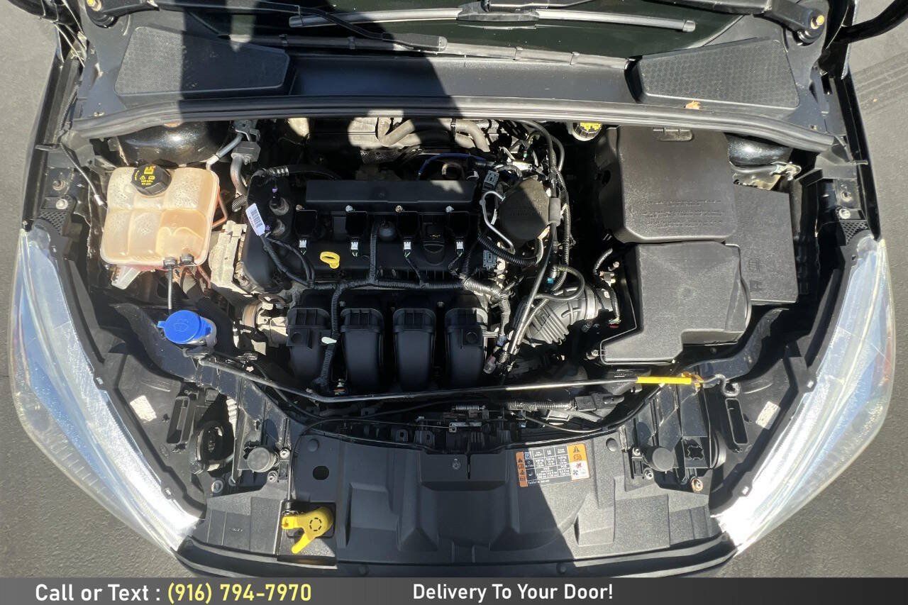 Used 2015 Ford Focus SE w/ SE Cold Weather Package FWD image 12