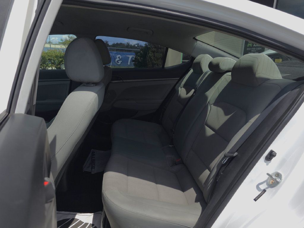 Used 2017 Hyundai Elantra SE FWD image 12