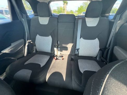 Used 2014 Jeep Cherokee Latitude w/ Comfort/Convenience Group AWD/4WD image 11