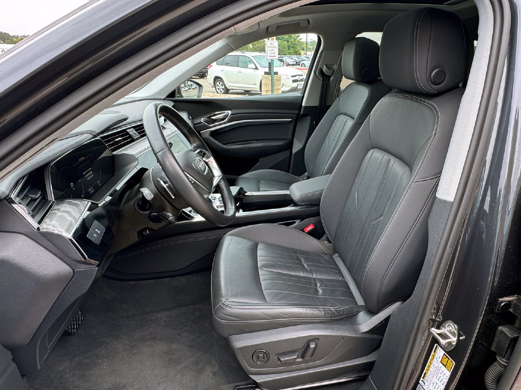 Used 2021 Audi e-tron Premium AWD/4WD image 22