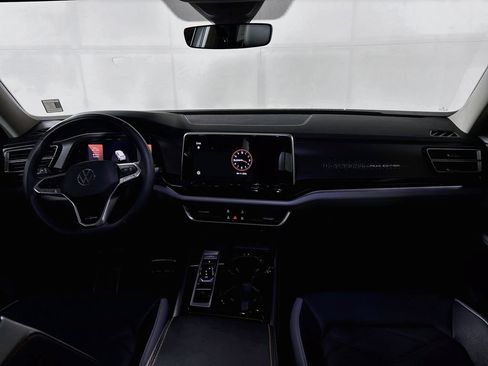 Certified 2024 Volkswagen Atlas Peak Edition SE AWD/4WD image 13