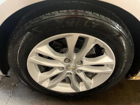 Used 2017 Chevrolet Malibu LT FWD image 15