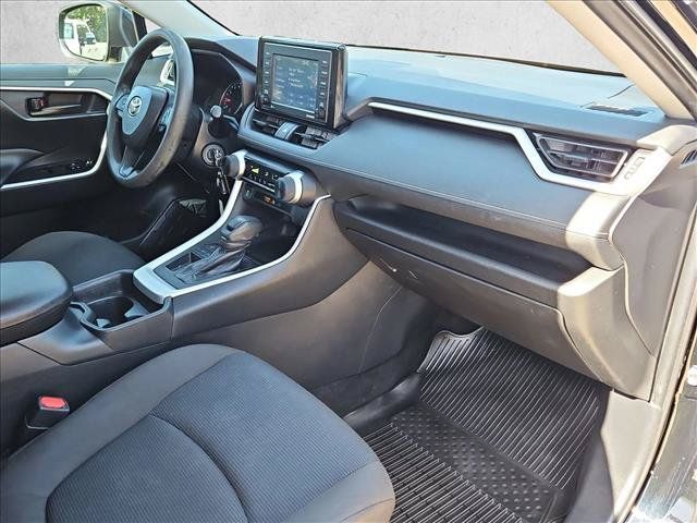 Used 2021 Toyota RAV4 LE FWD image 20