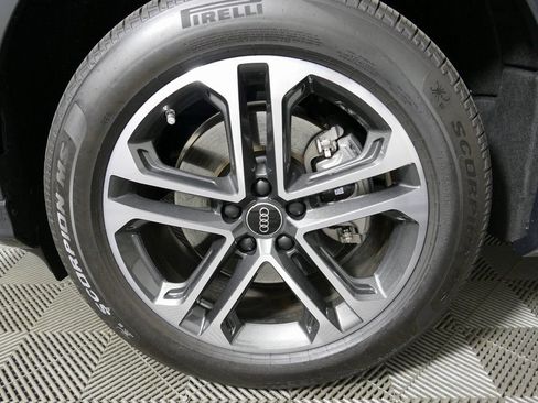 Certified 2025 Audi Q5 Premium w/ Convenience Package AWD/4WD image 9
