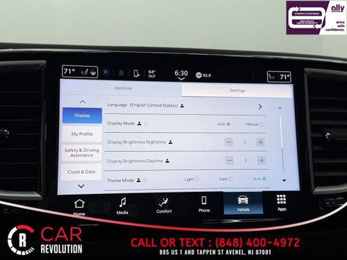 Used 2024 Chrysler Pacifica Touring-L FWD image 29