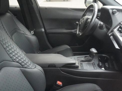 Used 2022 Lexus UX 200 w/ Accessory Package (Z2) FWD image 8