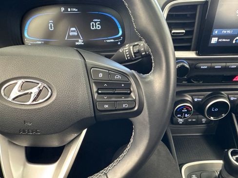 Used 2025 Hyundai Venue SEL FWD image 21