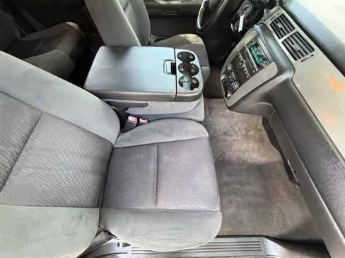 Used 2009 Chevrolet Suburban LS RWD image 13