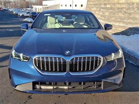 New 2026 BMW 530i xDrive w/ Premium Package image 2