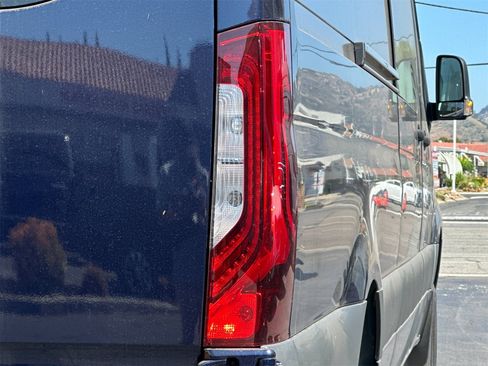 Used 2024 Mercedes-Benz Sprinter 2500 image 31
