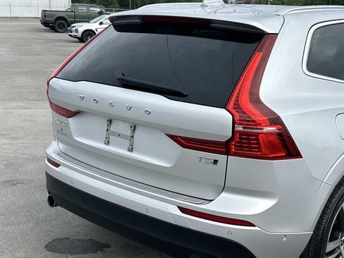 Used 2019 Volvo XC60 T5 Momentum w/ Multimedia Package AWD/4WD image 14
