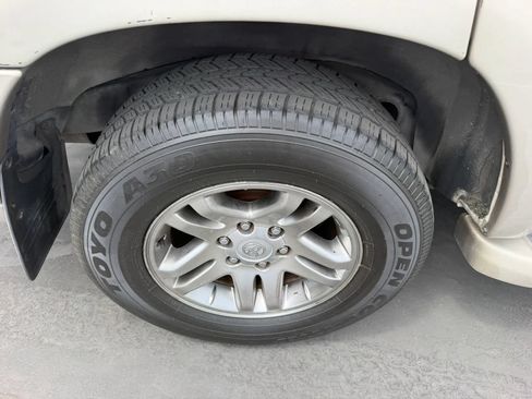 Used 2004 Toyota Sequoia SR5 RWD image 31