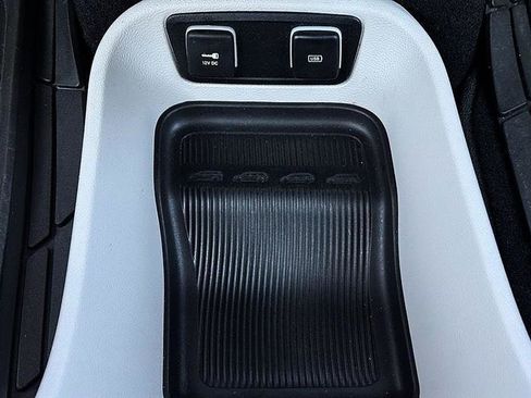 Used 2020 Chrysler Pacifica Touring-L w/ Tire & Wheel Group FWD image 26