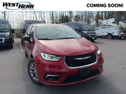 Used 2026 Chrysler Pacifica Select image 1