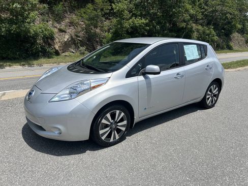 Used 2016 Nissan Leaf SV w/ Premium Package FWD image 2