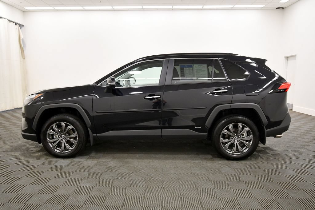 Used 2025 Toyota RAV4 Limited w/ Advanced Technology Package AWD/4WD image 4