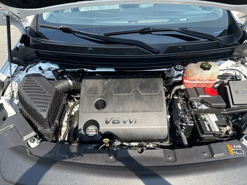 Used 2018 Buick Enclave Premium w/ Experience Buick Package FWD image 19