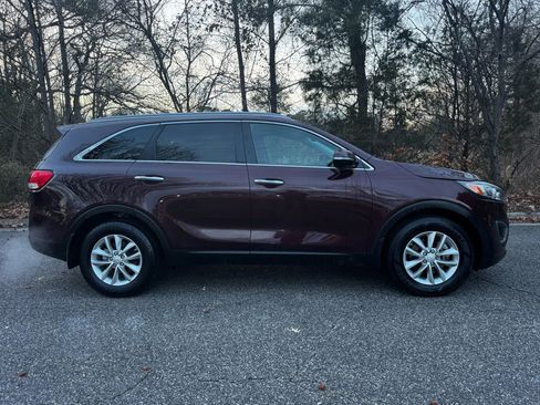 Used 2016 Kia Sorento LX w/ LX Convenience Package image 4
