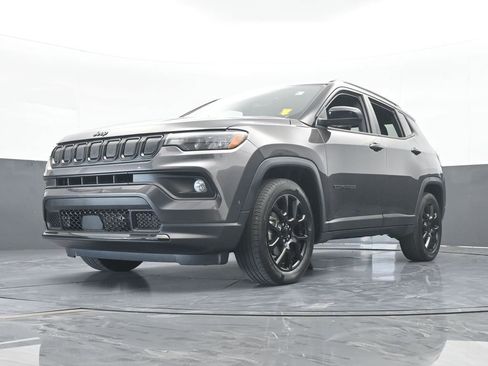 Used 2022 Jeep Compass Altitude image 51