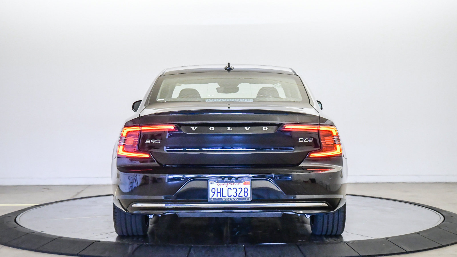 Certified 2023 Volvo S90 B6 Plus AWD/4WD image 3