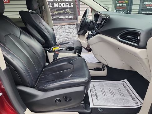 Used 2017 Chrysler Pacifica Touring-L Plus w/ Advanced Safetytec Group FWD image 49
