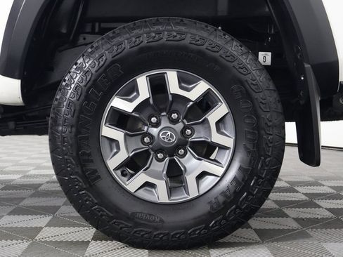 Used 2023 Toyota Tacoma TRD Off-Road w/ Technology Package AWD/4WD image 16
