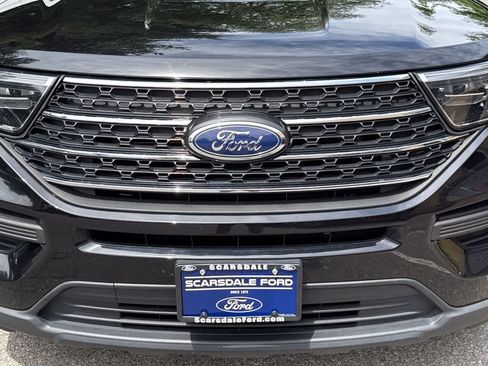 Used 2023 Ford Explorer XLT AWD/4WD image 36