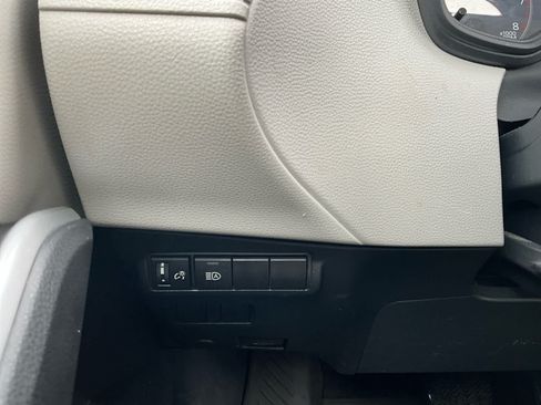 Used 2023 Toyota Corolla Cross L FWD image 17