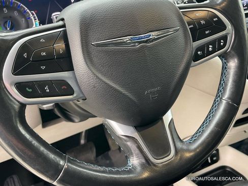 Used 2021 Chrysler Pacifica Touring-L image 46