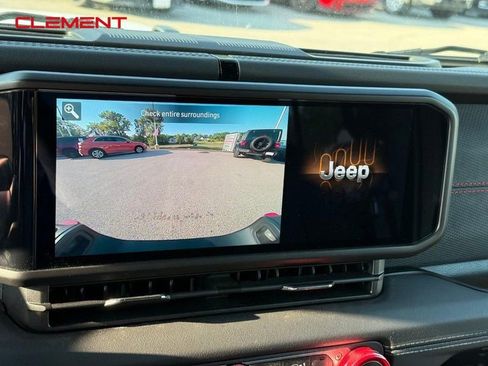 Used 2024 Jeep Gladiator Rubicon w/ Convenience Group AWD/4WD image 20
