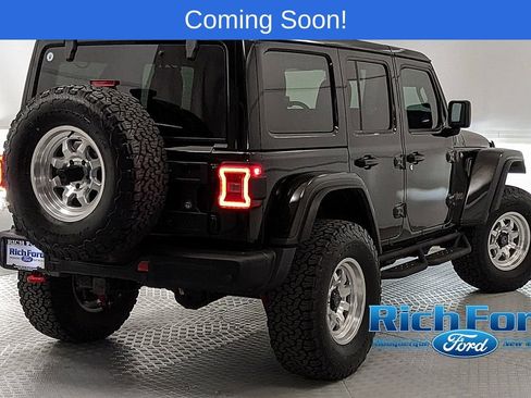 Used 2025 Jeep Wrangler Unlimited Rubicon AWD/4WD image 3