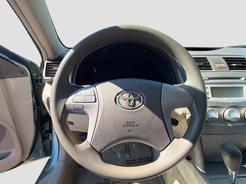 Used 2010 Toyota Camry LE image 32