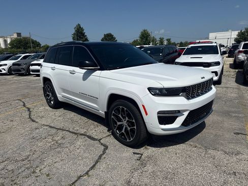 Used 2024 Jeep Grand Cherokee Summit AWD/4WD image 4