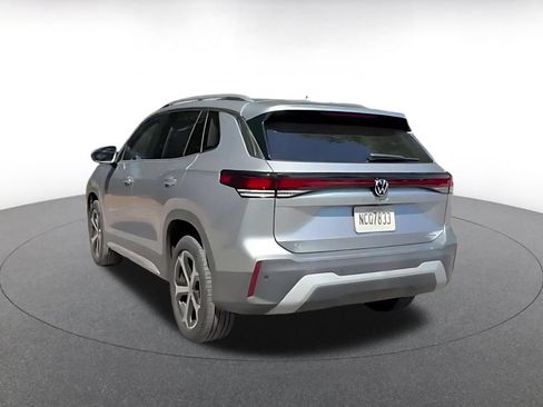 Used 2026 Volkswagen Tiguan SE AWD/4WD image 9