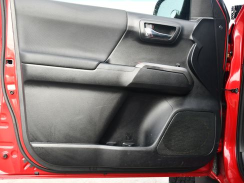 Used 2018 Toyota Tacoma TRD Sport image 13