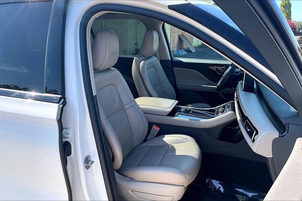 Used 2022 Lincoln Aviator Reserve w/ Equipment Group 201A AWD/4WD image 10