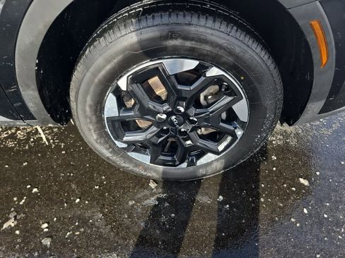 Used 2024 Kia Sorento S image 18