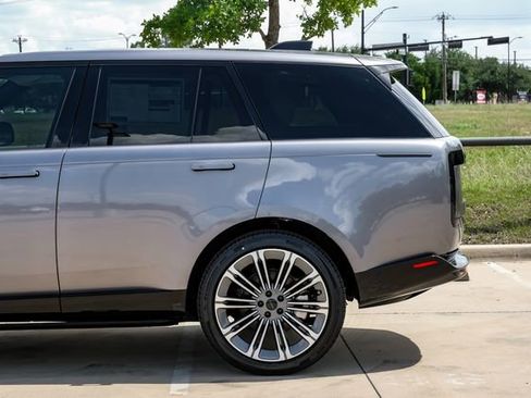 New 2026 Land Rover Range Rover SE AWD/4WD image 13