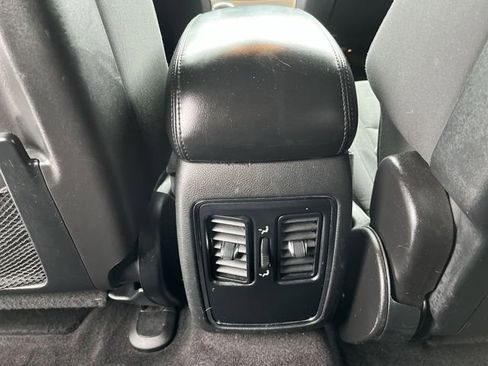 Used 2016 Jeep Grand Cherokee Laredo image 24
