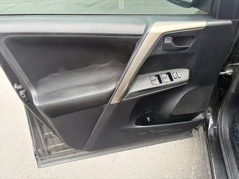 Used 2014 Toyota RAV4 LE AWD/4WD image 22